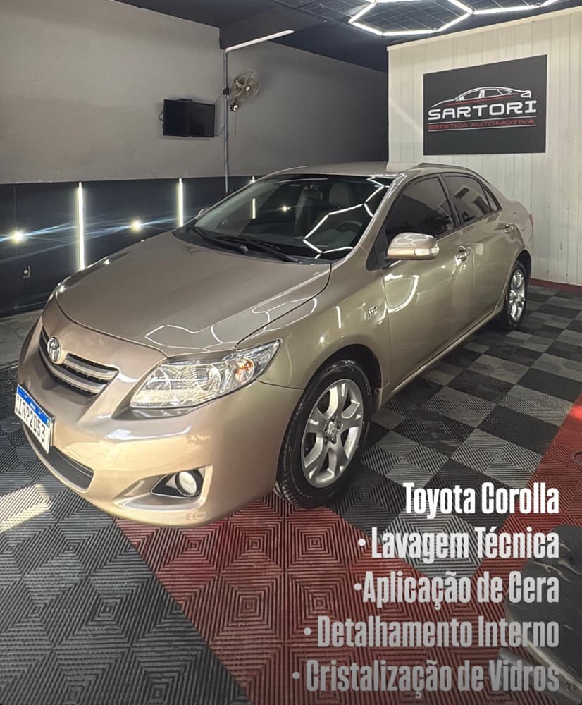 Toyota Corolla após aplicação de cera e detalhamento