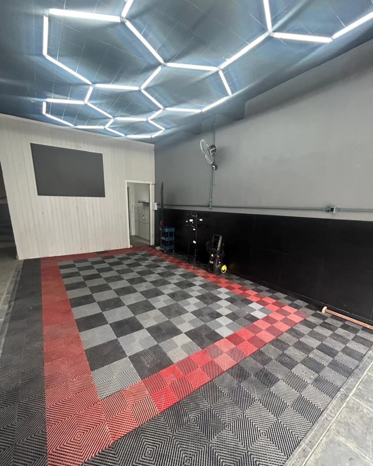 Estúdio fechado e controlado da Sartori Estética Automotiva